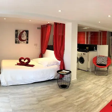 50 M2 Dans Maison Privative Avec Terrasse Et Jardin Privee Le Cannet