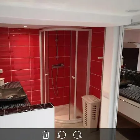 Apartament 50 M2 Dans Maison Privative Avec Terrasse Et Jardin Privee Le Cannet