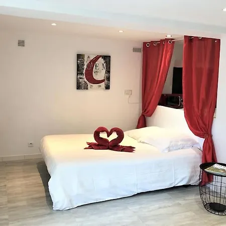 50 M2 Dans Maison Privative Avec Terrasse Et Jardin Privee *