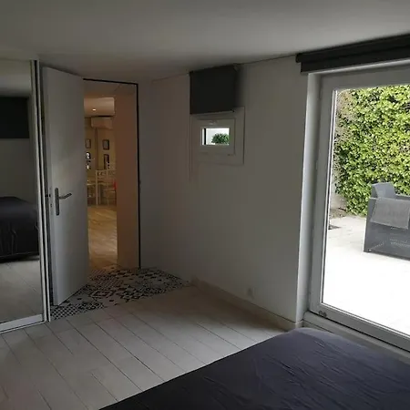 50 M2 Dans Maison Privative Avec Terrasse Et Jardin Privee Le Cannet
